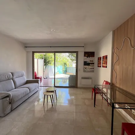 Grand Avec Terrace Et Parking