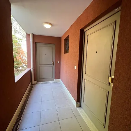 Grand Avec Terrace Et Parking Daire